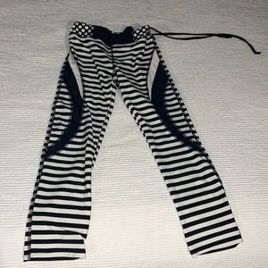Body glove size XS capri leggings black and white